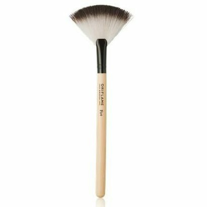 Oriflame Precision Fan Powder Brush Kuas Kipas Beauty Review