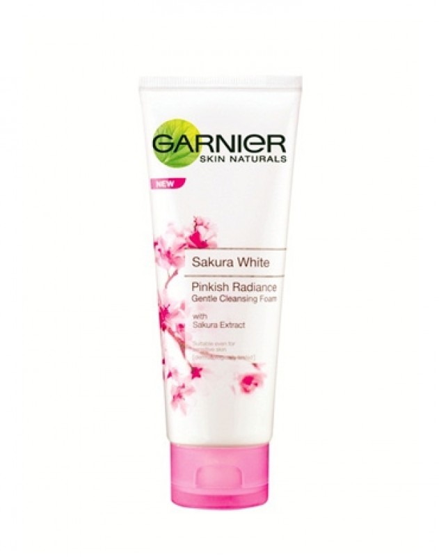 Download Garnier Review Female Daily PSD Mockup Templates