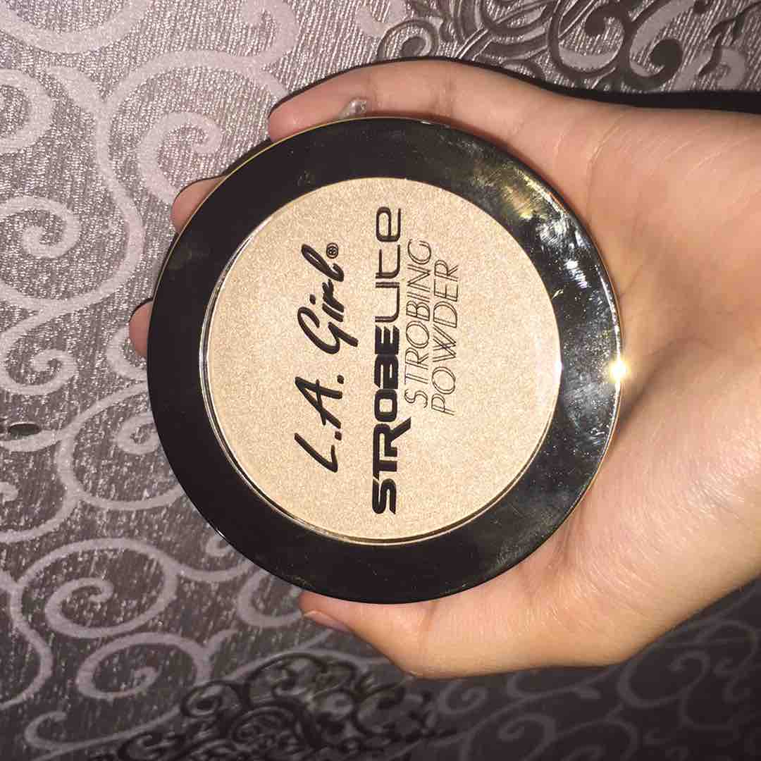L.A. Girl strobelite strobing powder
