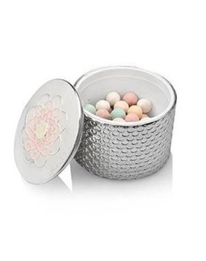 Meteorites Light Revealing Pearls of Powder