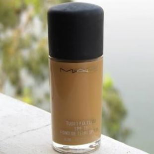 MAC Studio Fix Foundation NC40