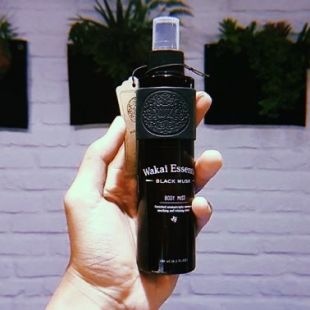 Wakai Essential Wakai body mist black musk