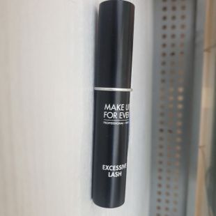 Make Up For Ever excessive lash black