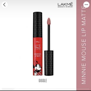 Lakmé 9to5 Weightless Lip Giggle