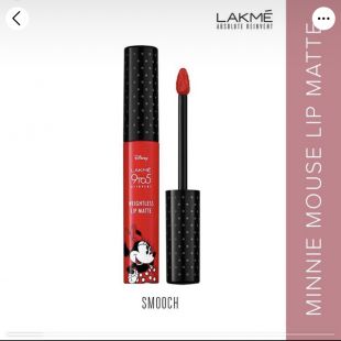 Lakmé 9to5 Weightless Lip Smooch