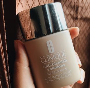 CLINIQUE Anti Blemish solutions liquid makeup 