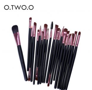 O.TWO.O 20 Pcs Makeup Brush Set 