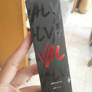 VAL by Valerie Thomas Lip Matte Resme