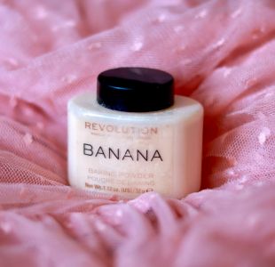 Makeup Revolution Banana Baking Powder Yellow