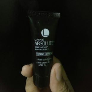 Lakmé Absolute White Intense Skin Cover SPF 25 