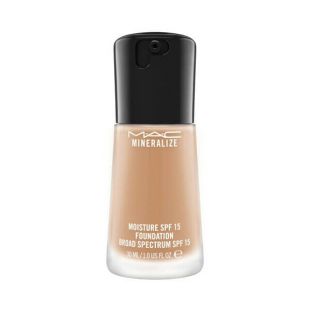 MAC Mineralize Moisture SPF 15 Foundation NC35