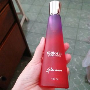 Victoria glamour ungu merah