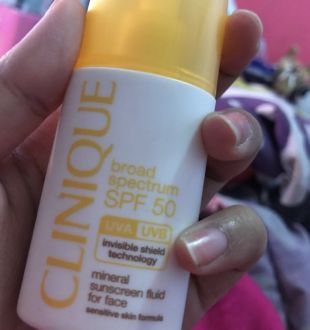 CLINIQUE Broad Spectrum SPF 50 with UVA & UVB Sensitive Skin Formula