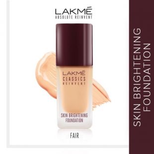 Lakmé Classics Reinvent Brightening Foundation Fair