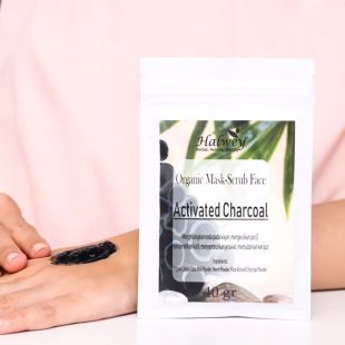 Halwey Skincare Halwey Activated Charcoal Mask. 