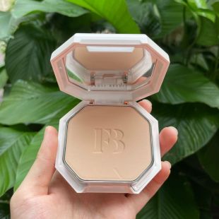 Fenty Beauty Pro Filt’r Powder Foundation 