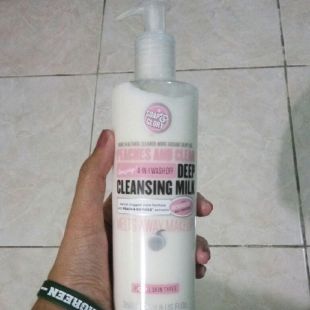Soap & Glory Peaches and Clean Amazing! 4 in 1 wash off Deep Cleansing Milk