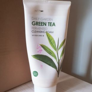 Holika Holika Daily Garden Green Tea Fermented Cleansing Foam 