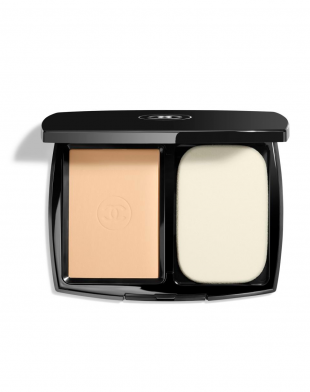 Chanel Le Teint Ultra Tenue Ultrawear Flawless Compact Foundation SPF 15 10 Beige
