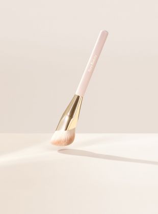 Rare Beauty Liquid Touch Foundation Brush 