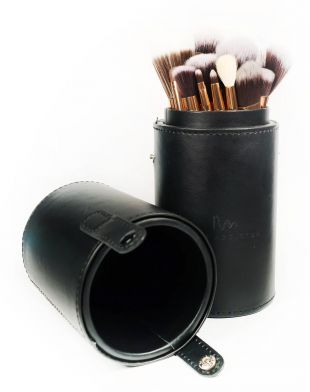 I Am Addicted 18 Piece Professional Brush Set 