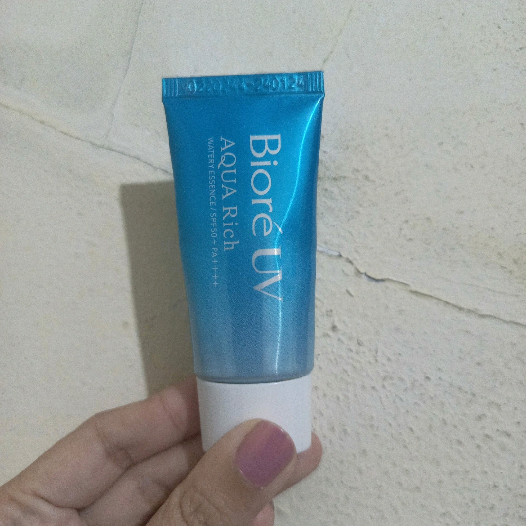 UV Aqua Rich Watery Essence SPF 50+ PA++++ imgfdn-fc203d23-9796-430e-baff-37e93a0d7897