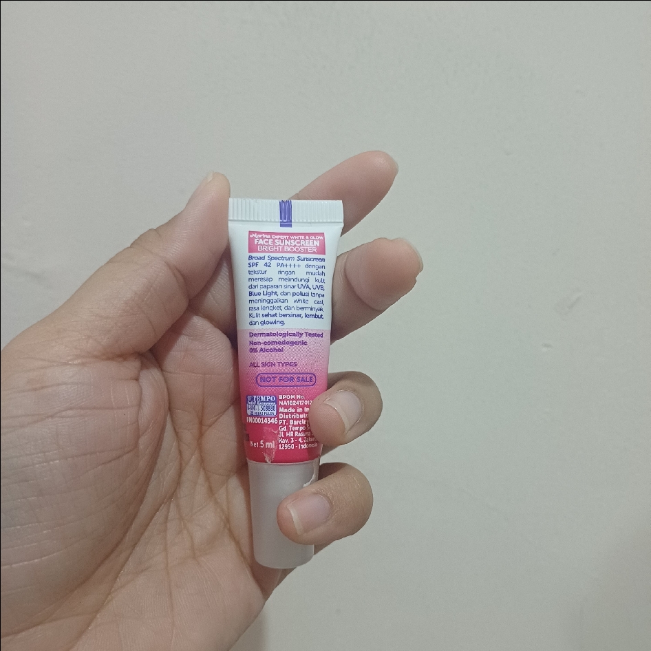 Expert White & Glow Daily UV Shield Face Sunscreen SPF 42 PA++++ - Bright Booster imgfdn-bb81fe21-0daf-40a7-994f-4855e234e1f6