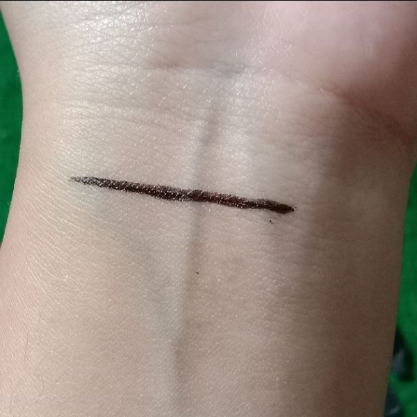 Black Eyeliner Pen imgfdn-943546b9-768b-4c50-8345-642d675b9eae