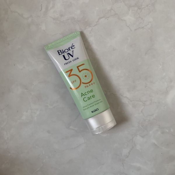 UV Fresh Look Acne Care SPF35  imgfdn-bfd7231e-5d60-41c7-a990-60d56ebc4d91