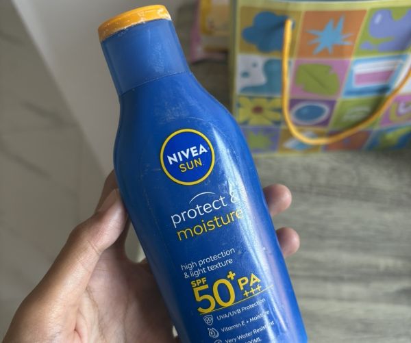 Sun Protect & Moisture Lotion - SPF 20 PA++ imgfdn-ddd77321-e5c4-4780-b858-bab6cdc666d5