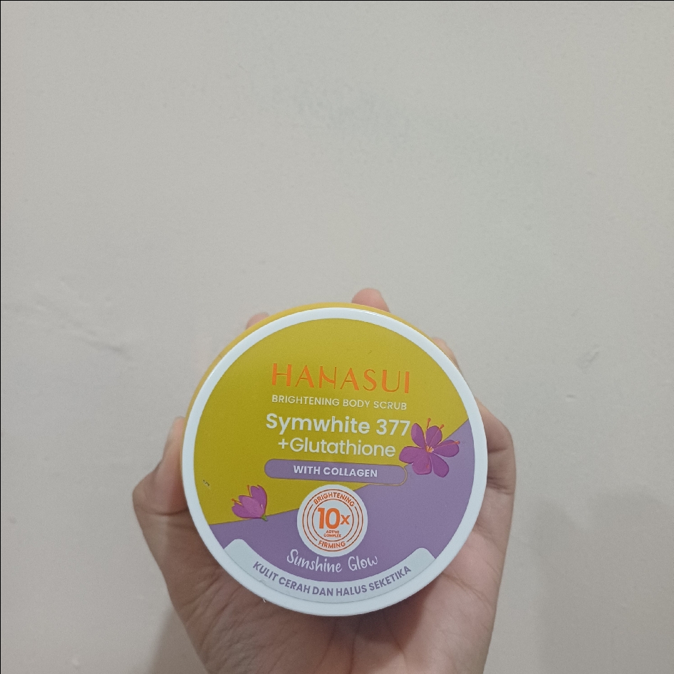 Brightening Body Scrub - Sunshine Glow imgfdn-585f9248-9717-4d5f-85fb-9bc6347ec129