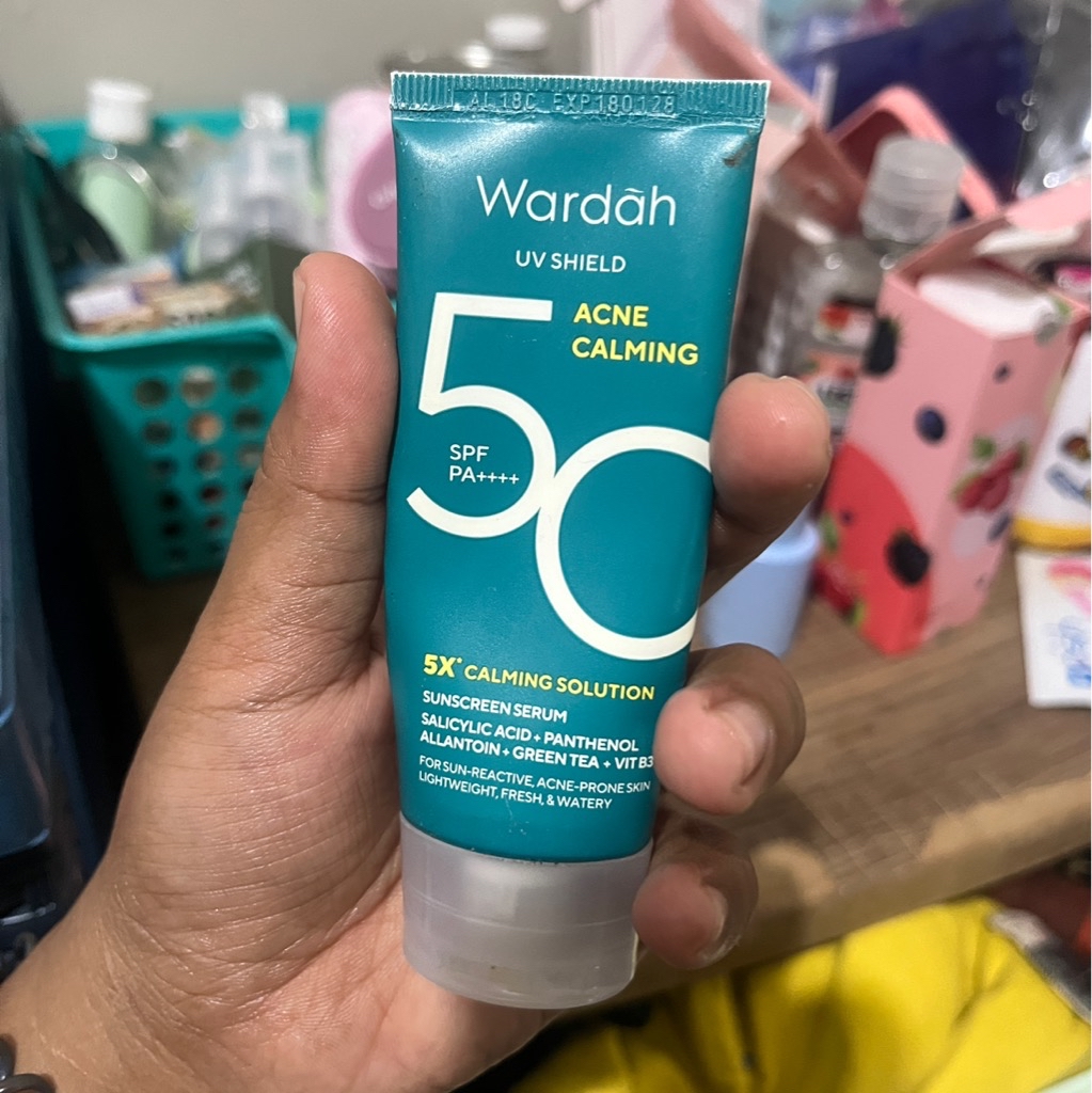 UV Shield Acne Calming Sunscreen Serum SPF 50 PA++++ imgfdn-cf7317f5-366e-4dea-9ab3-92ec5f54185f