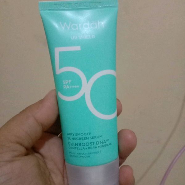 UV Shield Airy Smooth Sunscreen Serum SPF 50 PA++++ imgfdn-66acbedc-a291-4b8d-8bc0-165238947af4