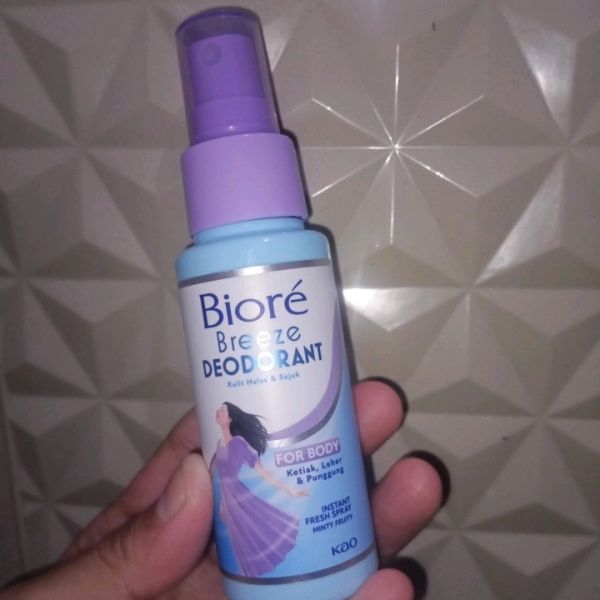 Breeze Deodorant Spray - Minty Fruity imgfdn-72aed82b-5388-4ba6-be6d-838ea36792cd