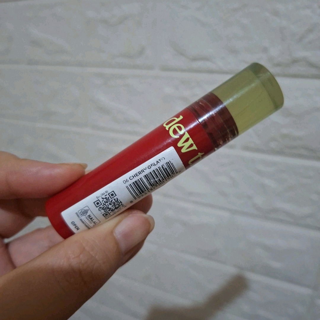 Moist Dew Tint - 06 Cherry Gelato imgfdn-1bfca026-69c7-4a03-b7fe-6e003a1cacc6