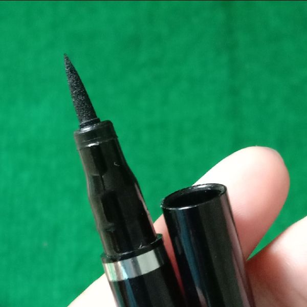 Black Eyeliner Pen imgfdn-569a4d55-cfa4-45ac-861b-28b29f184261