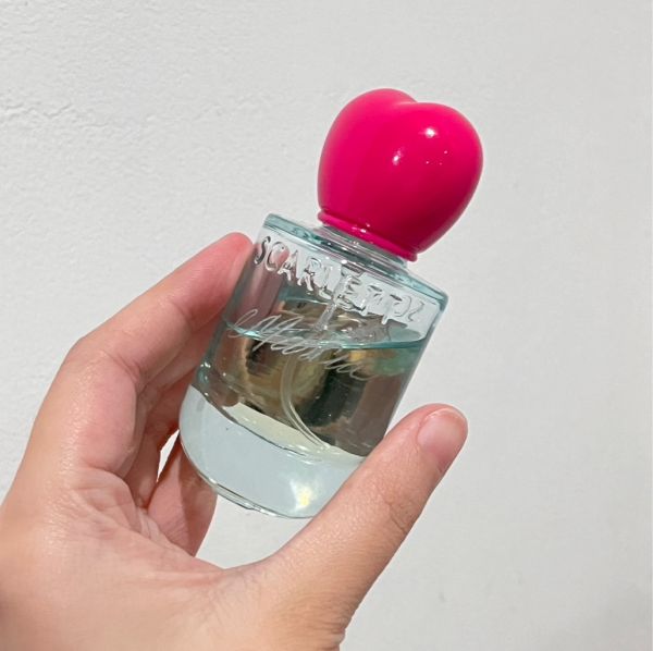 Cotton Hug Extrait De Parfum  imgfdn-81c3d052-e01e-4166-b9fb-84c2f43ac7b0