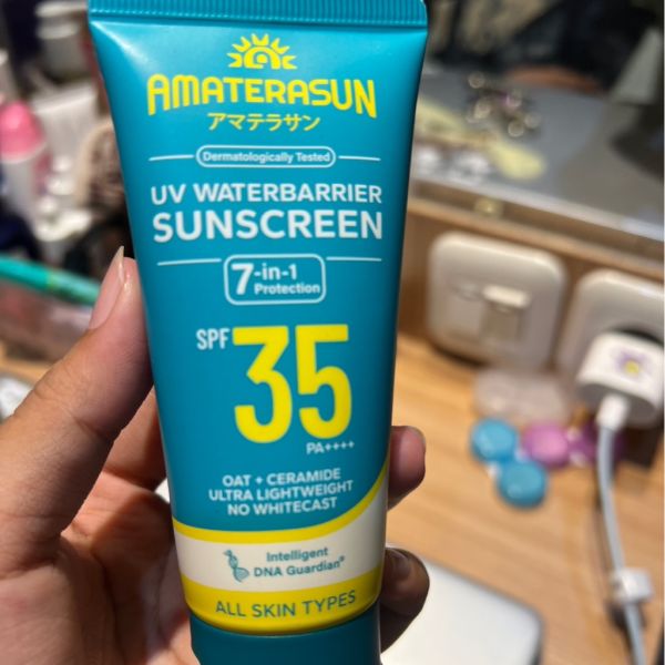 UV WaterBarrier Sunscreen SPF 35 PA++++ imgfdn-a1dddd22-f393-43dd-8a53-e1b6724128bd