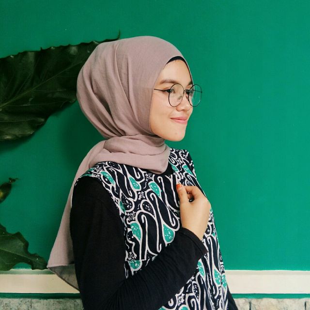 Asri Wahyuni (@Asriwhy) || Female Daily | Female Daily